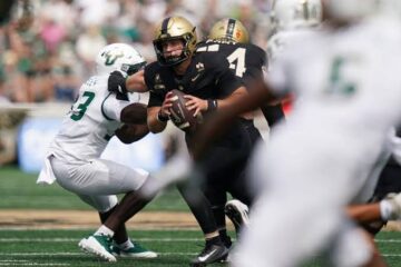 USF Football Stuns Army 28-24 on Last-Minute Touchdown